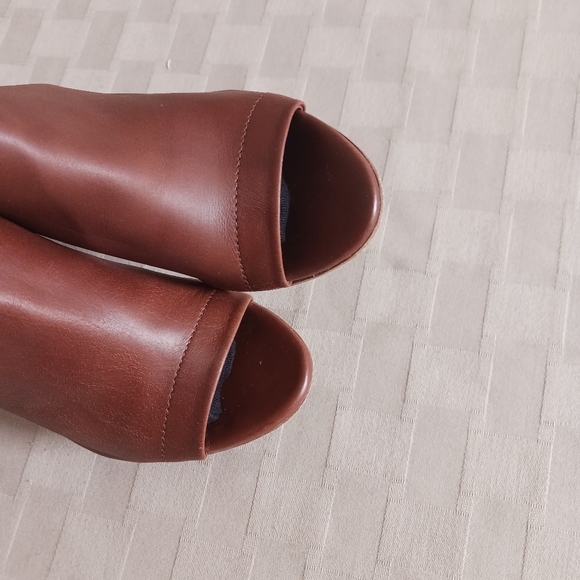 Vince Addie Leather Peep Toe Slingback Booties - Picture 11 of 16